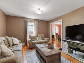 24 Bennett Pl, Leominster MA 01453
