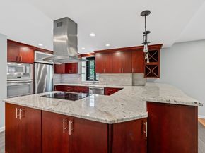 100 Ledgewood Dr 319, Stoneham MA 02180
