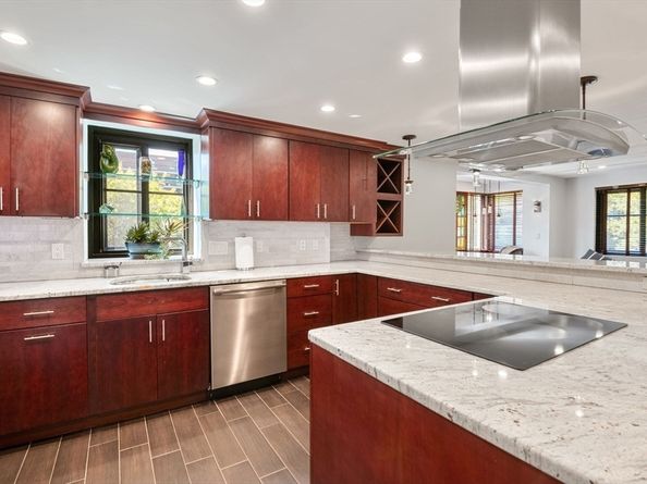 100 Ledgewood Dr 319, Stoneham MA 02180