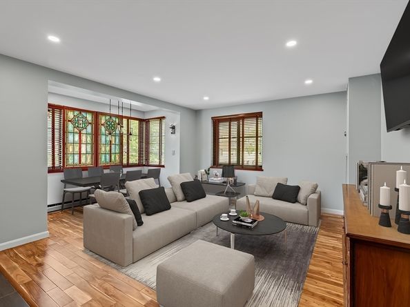 100 Ledgewood Dr 319, Stoneham MA 02180