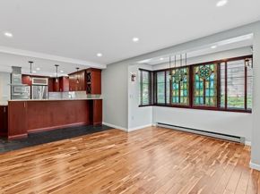 100 Ledgewood Dr 319, Stoneham MA 02180