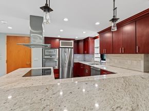 100 Ledgewood Dr 319, Stoneham MA 02180