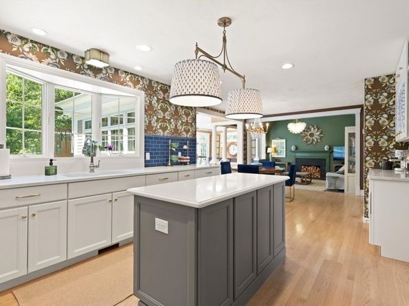 2 Shipley Cir, Westford MA 01886