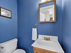 82 Park Rd, Lynn MA 01904