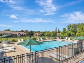 8 Rainbow Pond Dr 5, Walpole MA 02081