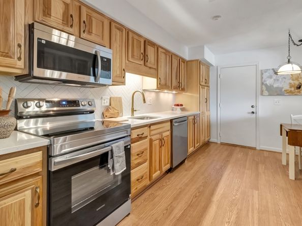 8 Rainbow Pond Dr 5, Walpole MA 02081