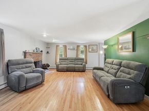 7 Hartwell Rd, Oxford MA 01537