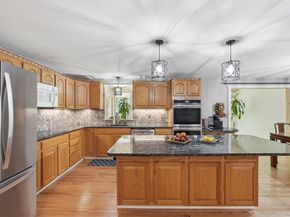 7 Hartwell Rd, Oxford MA 01537