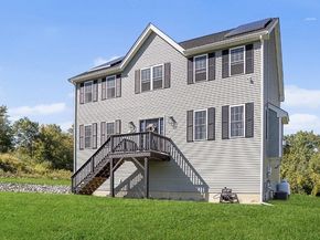39 Hycrest Rd, Charlton MA 01507