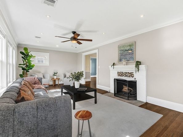15 Noble St 15, Newton MA 02465