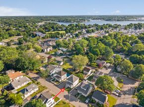 35 Manomet Rd, Weymouth MA 02191