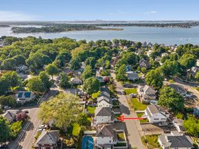 35 Manomet Rd, Weymouth MA 02191