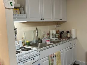 65 Greentree Ln 35, Weymouth MA 02190