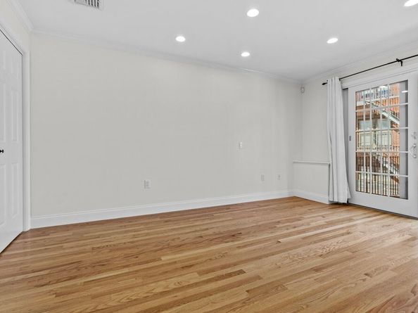 11 Wiget St 4, Boston MA 02113