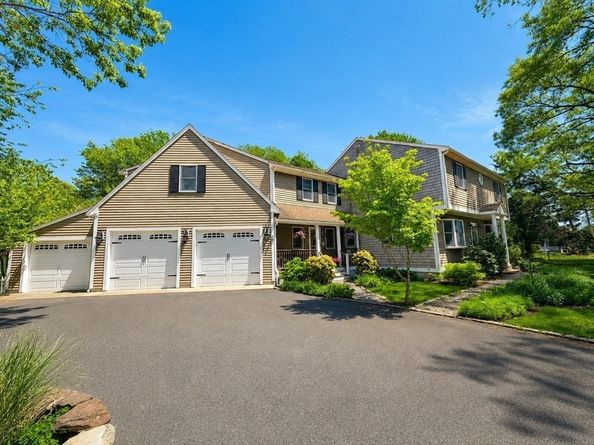 9 Pondview Ave, Pembroke MA 02359