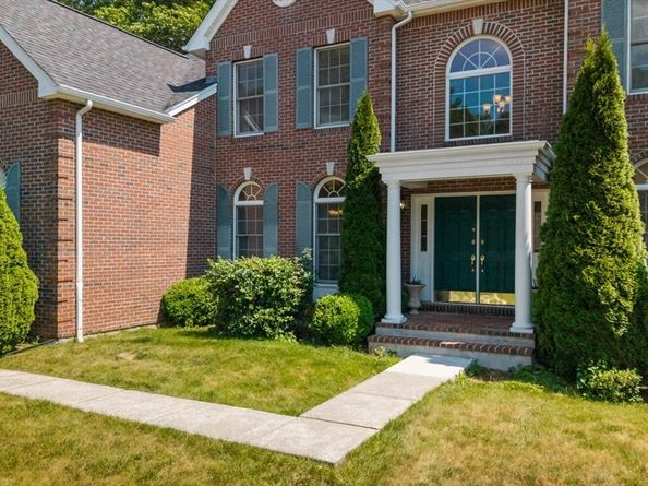 10 Hemingway St, Shrewsbury MA 01545