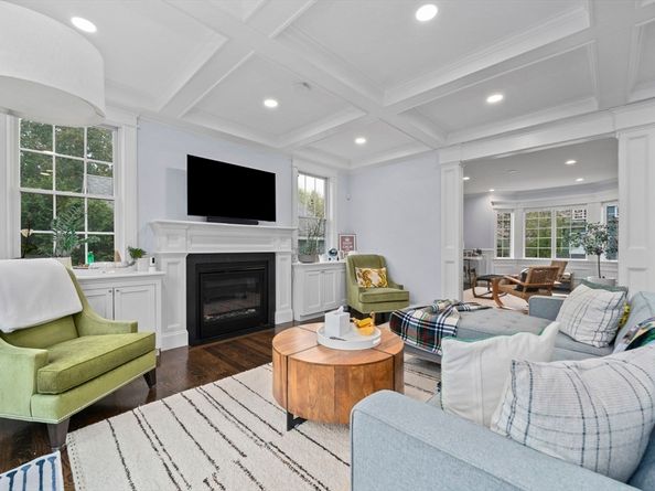 11 Woodhaven Rd, Newton MA 02468