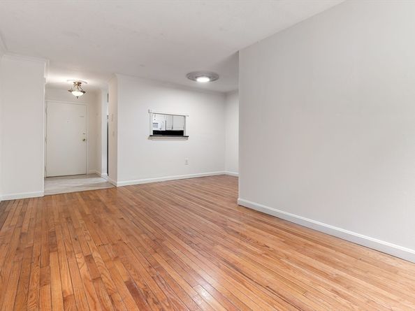 17 Weld St 11, Framingham MA 01702
