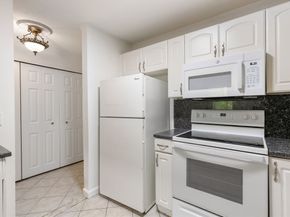 17 Weld St 11, Framingham MA 01702