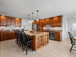 63 Uxbridge Rd, Sutton MA 01590