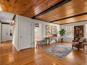 63 Uxbridge Rd, Sutton MA 01590