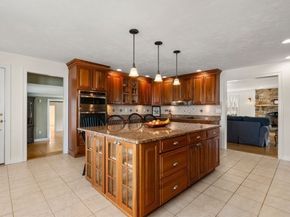 63 Uxbridge Rd, Sutton MA 01590
