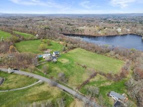 63 Uxbridge Rd, Sutton MA 01590