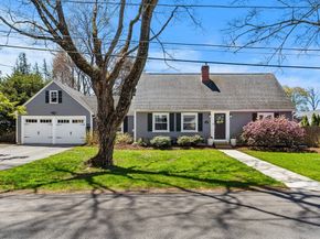 11 Woodbridge Rd, North Andover MA 01845