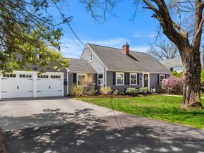 11 Woodbridge Rd, North Andover MA 01845