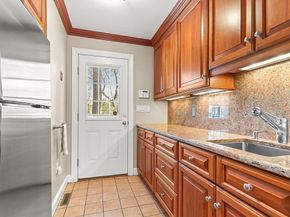 2 Liberty Ln, Lynnfield MA 01940