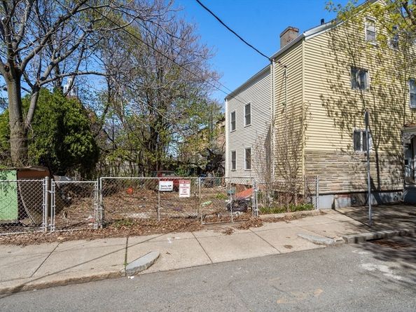 39 Hunting Street, Cambridge MA 02141