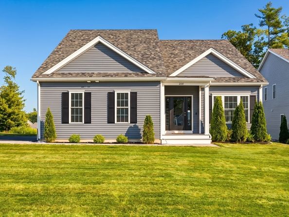 208 Crownshield Ave 208, Uxbridge MA 01569