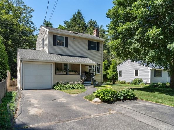 18 Lodge Road, Wayland MA 01778