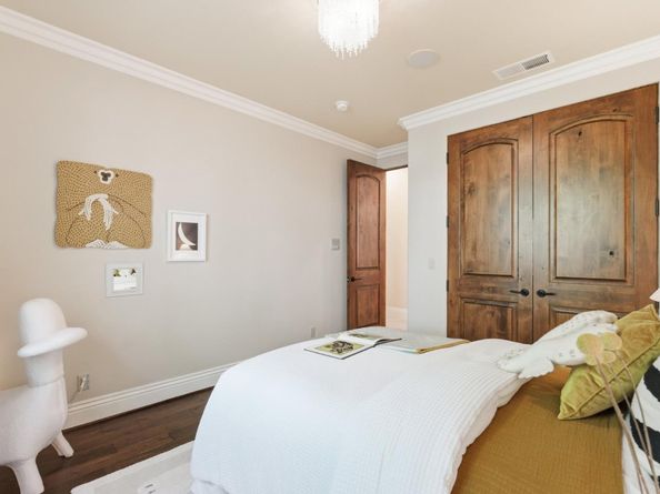 484 Cherry Avenue, Los Altos CA 94022