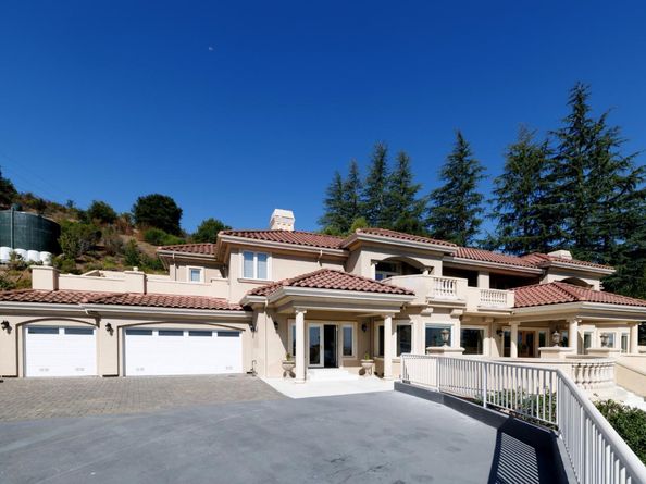 11837 Upland Way, Cupertino CA 95014