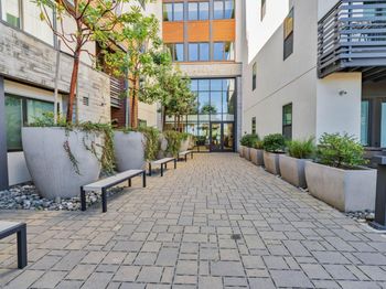 400 El Camino Real
