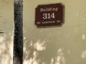 191 Lakeview Drive 103, Weston FL 33326
