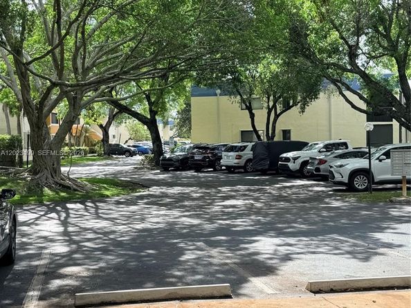 191 Lakeview Drive 103, Weston FL 33326
