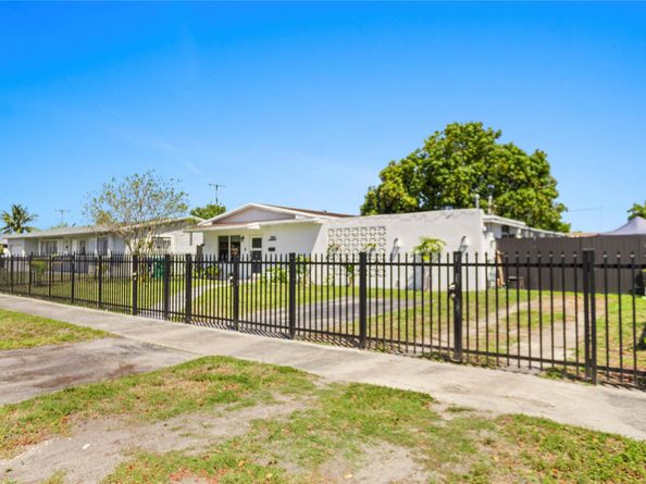 1191 NW 179th St, Miami FL 33169
