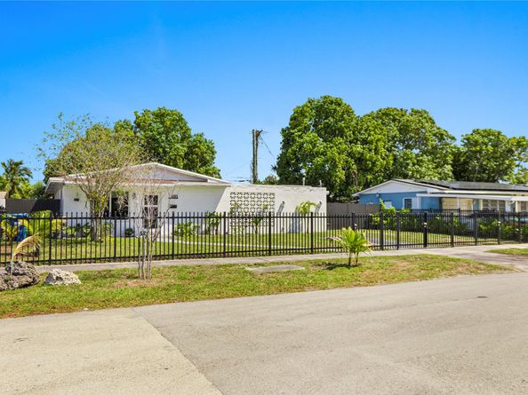 1191 NW 179th St, Miami FL 33169