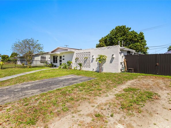 1191 NW 179th St, Miami FL 33169