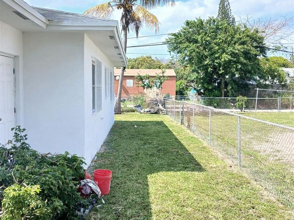 1371 NW 51st Ter, Miami FL 33142