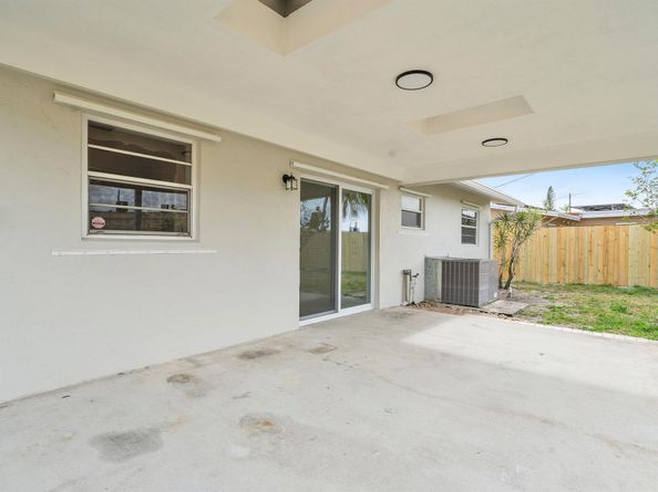 6711 Franklin Street, Hollywood FL 33024
