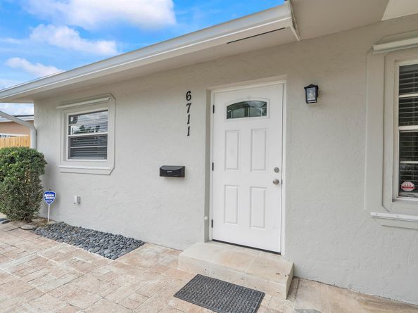 6711 Franklin Street, Hollywood FL 33024