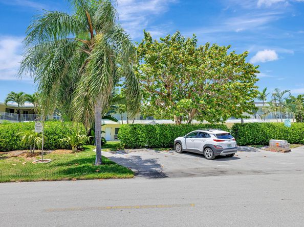 3201 SE 10th Street A8, Pompano Beach FL 33062
