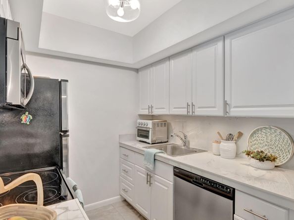 3201 SE 10th Street A8, Pompano Beach FL 33062