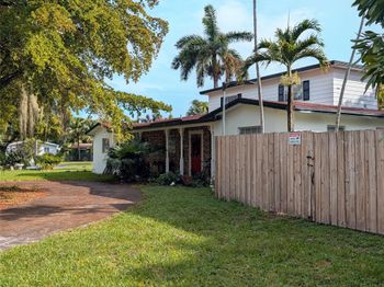 3565 Lloyd Dr