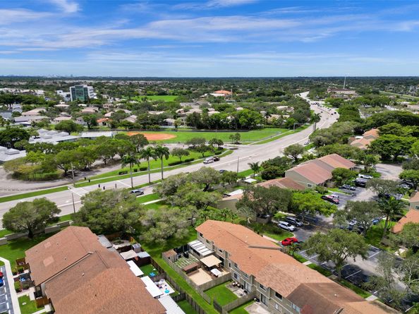 11103 NW 37th St, Sunrise FL 33351