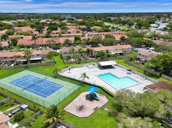 11103 NW 37th St, Sunrise FL 33351