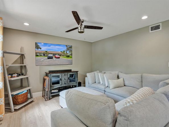 11103 NW 37th St, Sunrise FL 33351